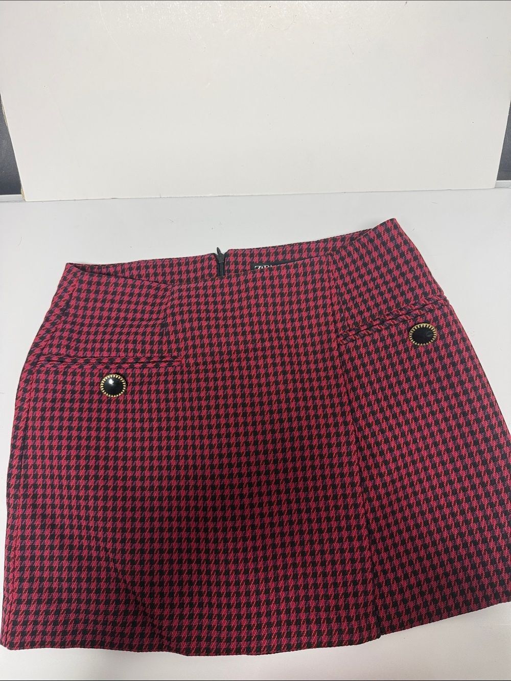 Red and Black Houndstooth Mini Skirt NWOT - Size Small - ZARA Skirt